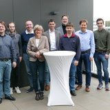 Personen, die nebeneinander stehen